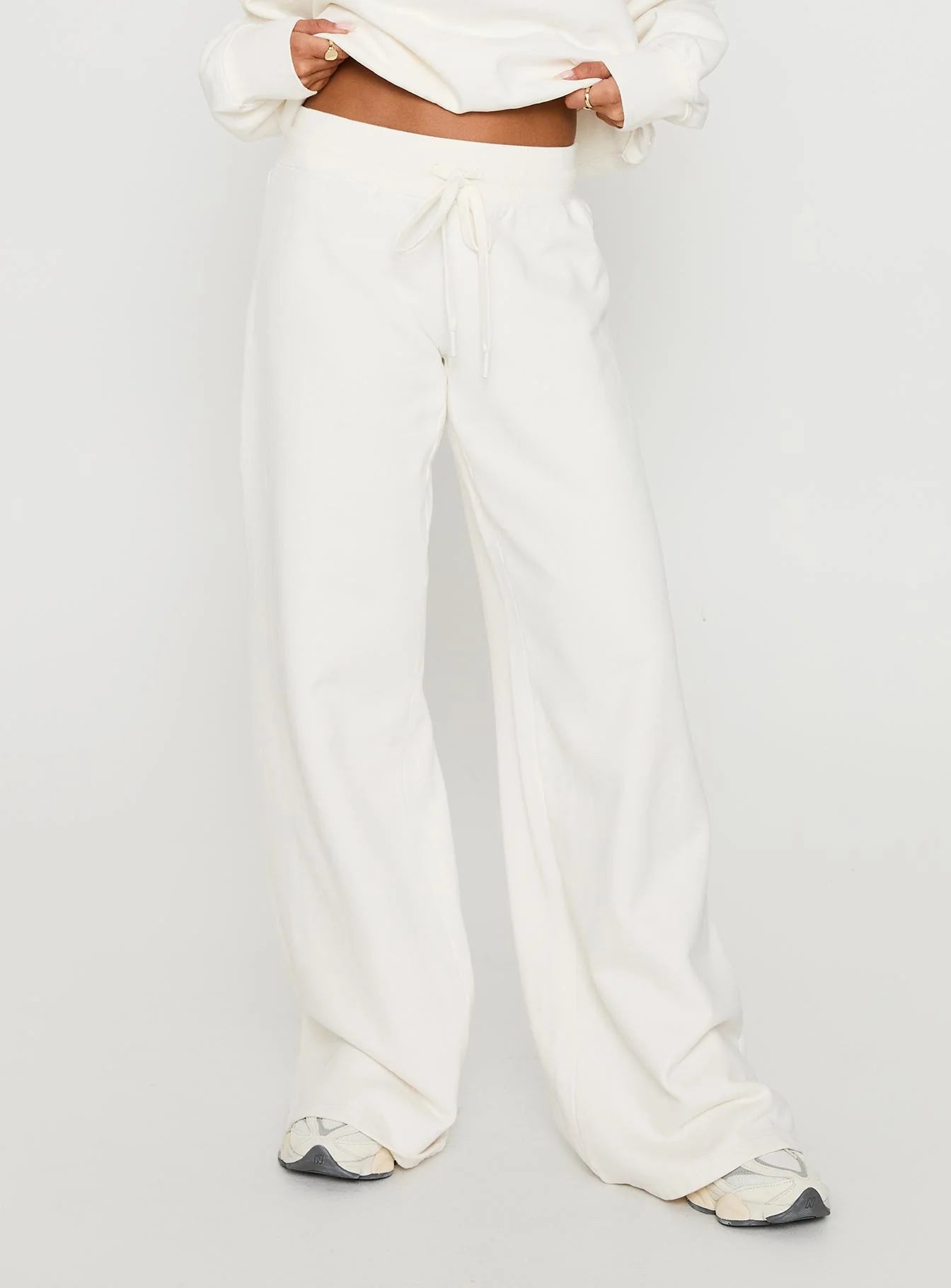 Wellness Off The Shoulder Jumper Washed White & Dodie Wide Leg Pants Washed White Set