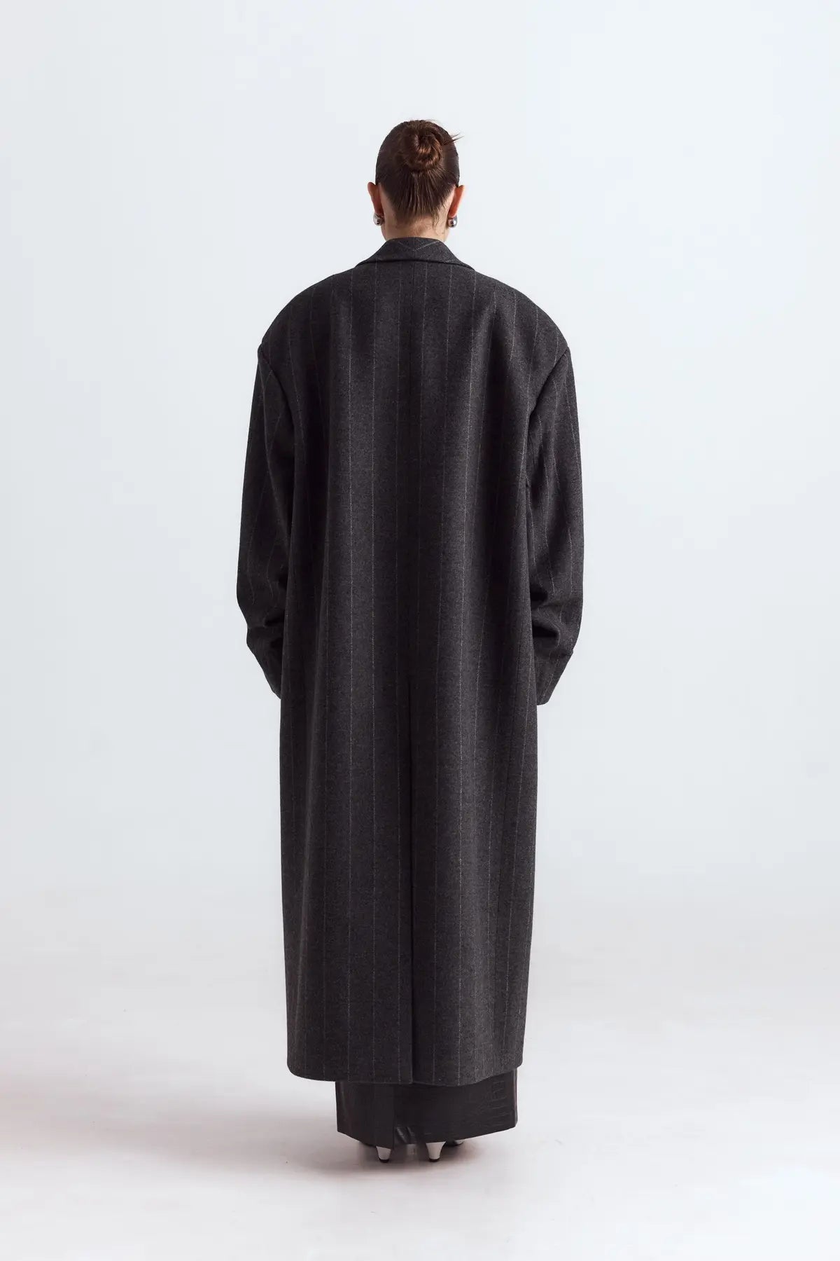 Straight-cut coat with gathered sleeves
