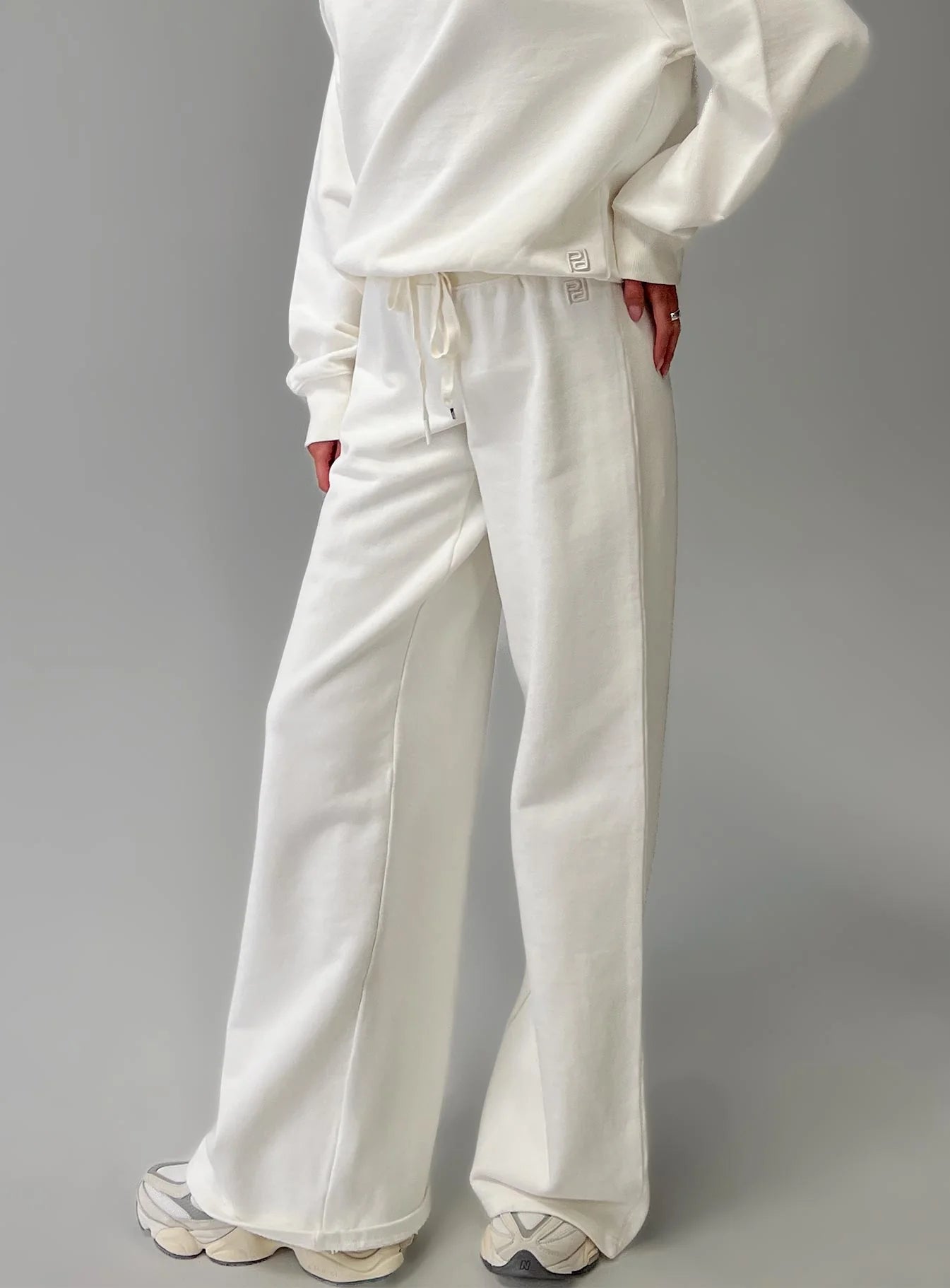 Wellness Off The Shoulder Jumper Washed White & Dodie Wide Leg Pants Washed White Set