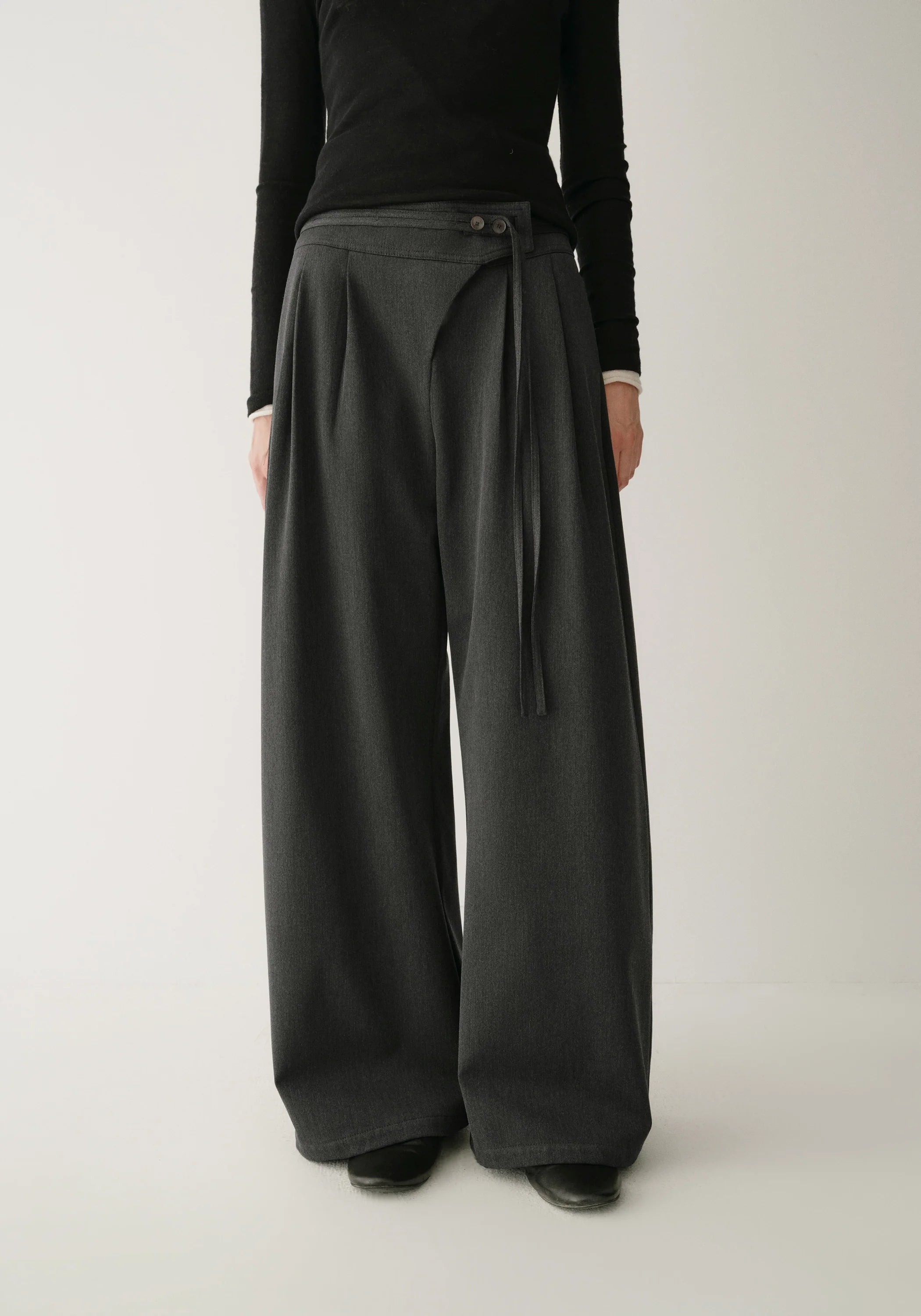 Asymmetric Wide-leg Pants – Black Ash