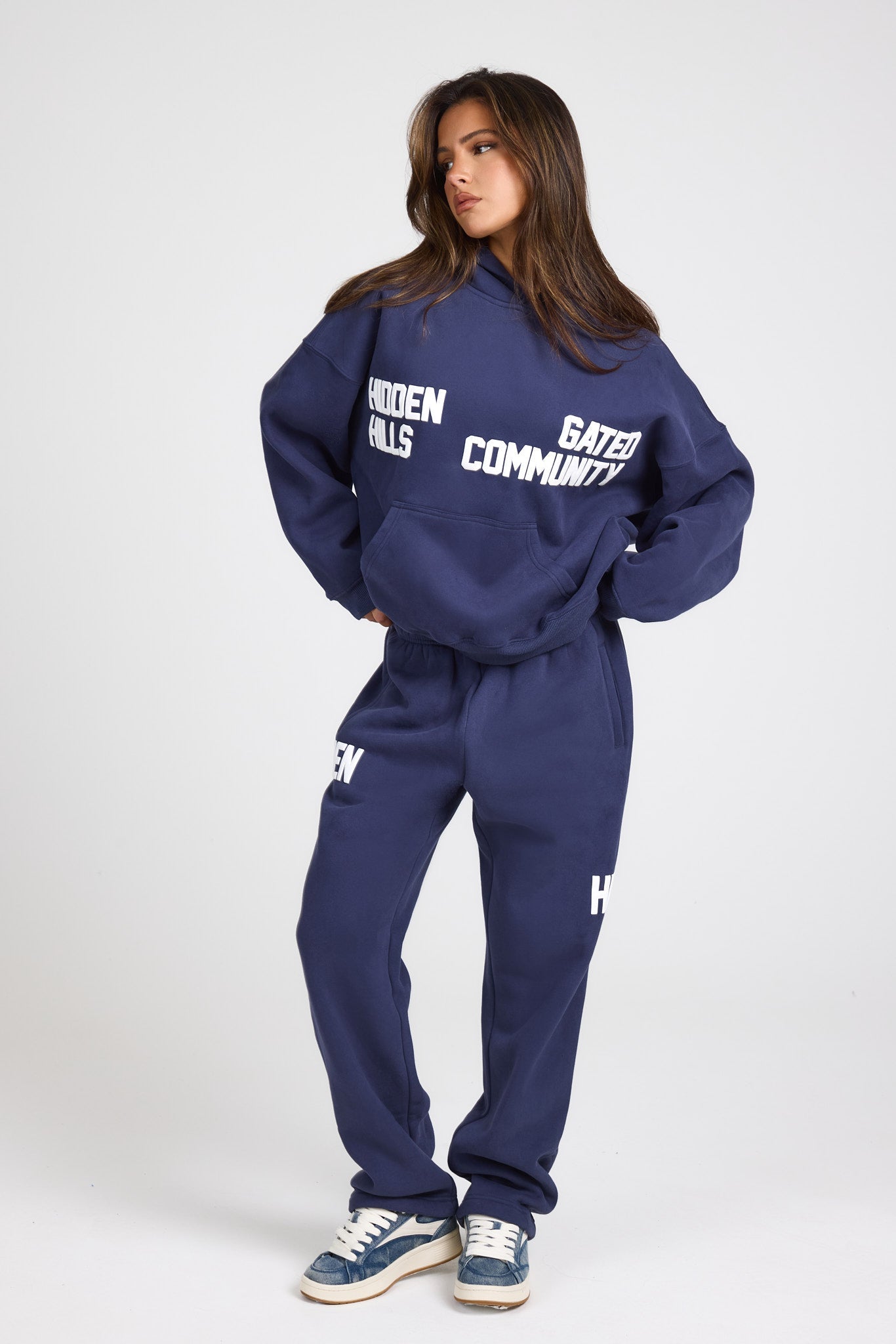 HIDDEN HILLS GATED COMMUNITY SET