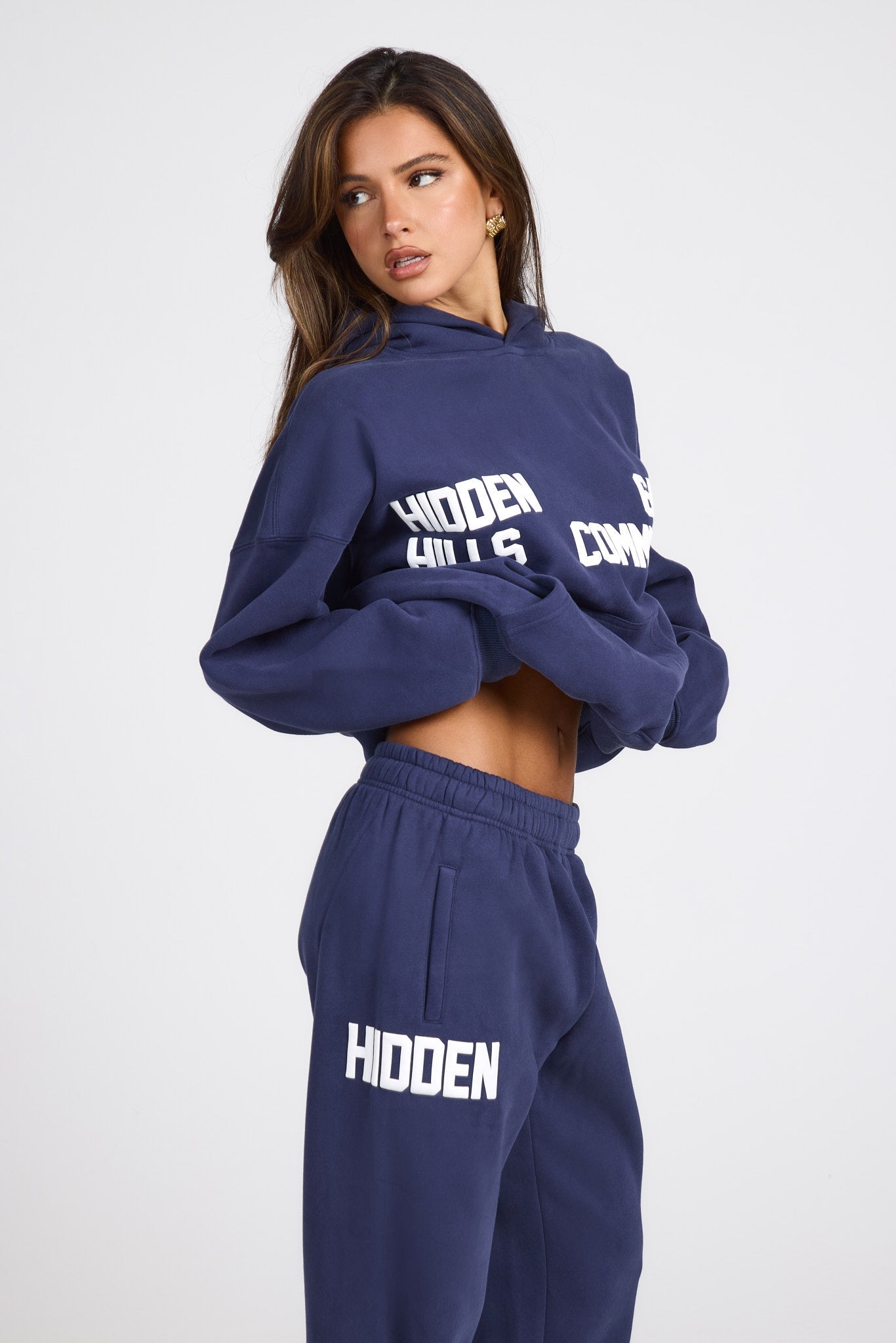 HIDDEN HILLS GATED COMMUNITY SET