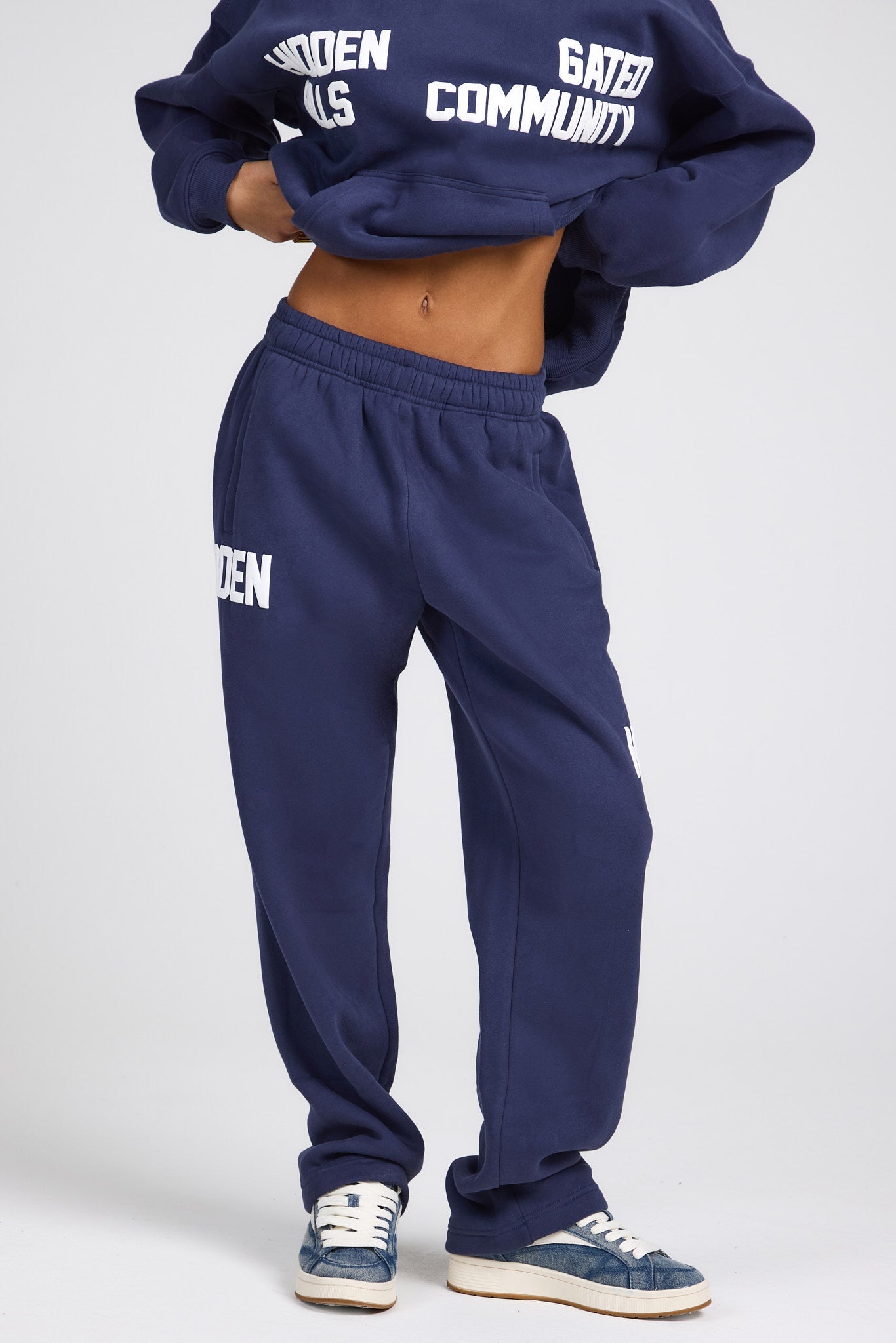 HIDDEN HILLS GATED COMMUNITY SET